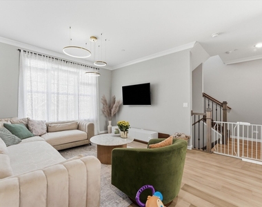 30w023 Brayman Court - Photo Thumbnail 5