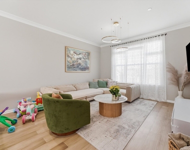 30w023 Brayman Court - Photo Thumbnail 4