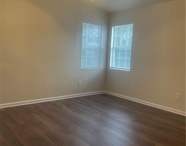 4957 N Redan Circle - Photo Thumbnail 14