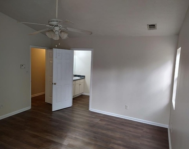 4957 N Redan Circle - Photo Thumbnail 7