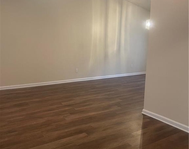 4957 N Redan Circle - Photo Thumbnail 3