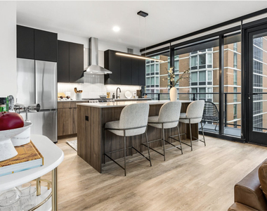 218 E Grand Avenue - Photo Thumbnail 3