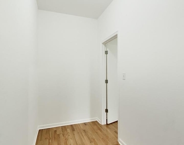 1301 N Oakley Boulevard - Photo Thumbnail 16