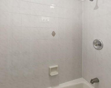1301 N Oakley Boulevard - Photo Thumbnail 9