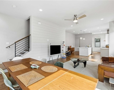 102 City View Court Ne - Photo Thumbnail 7