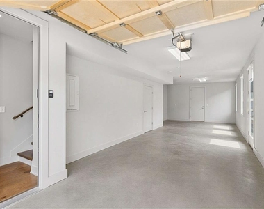 102 City View Court Ne - Photo Thumbnail 2
