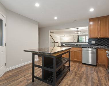 464 Valentine Way - Photo Thumbnail 9