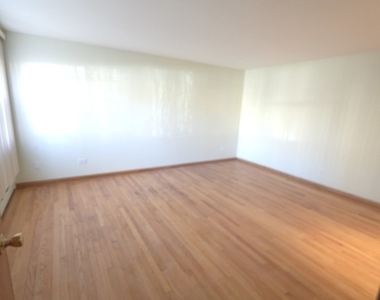 3707 Clarence Avenue - Photo Thumbnail 2