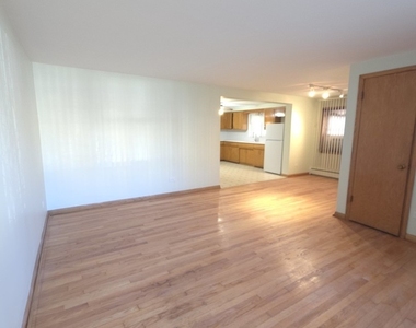 3707 Clarence Avenue - Photo Thumbnail 3