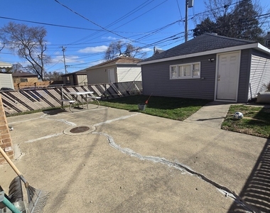 3707 Clarence Avenue - Photo Thumbnail 10