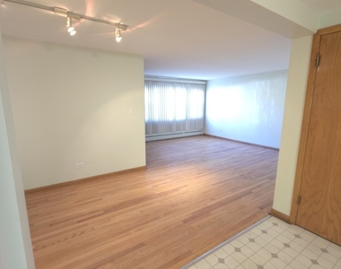 3707 Clarence Avenue - Photo Thumbnail 4