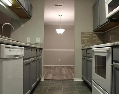204 Warm Springs Circle - Photo Thumbnail 5