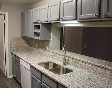 204 Warm Springs Circle - Photo Thumbnail 3