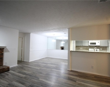 204 Warm Springs Circle - Photo Thumbnail 14