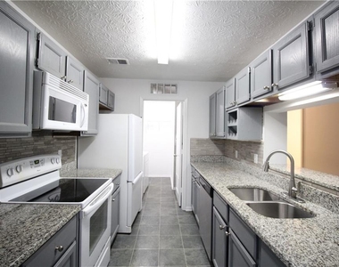 204 Warm Springs Circle - Photo Thumbnail 15