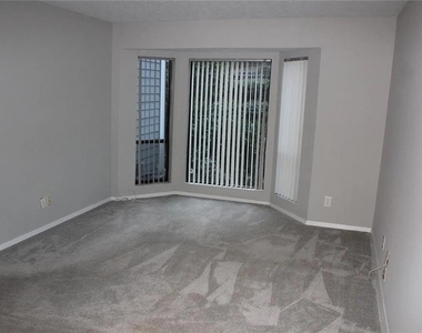 204 Warm Springs Circle - Photo Thumbnail 6