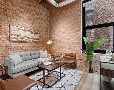 153 W Ohio Street - Photo Thumbnail 3
