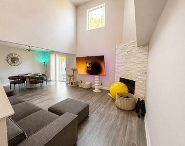 900 Ashley Court - Photo Thumbnail 3