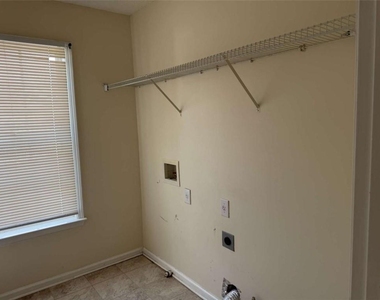8910 Ruel Lane - Photo Thumbnail 11
