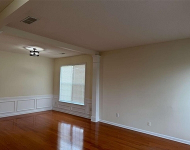 8910 Ruel Lane - Photo Thumbnail 3