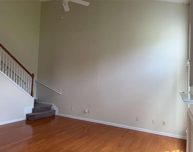 8910 Ruel Lane - Photo Thumbnail 8