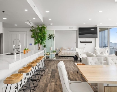 3338 Peachtree Road - Photo Thumbnail 7