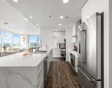 3338 Peachtree Road - Photo Thumbnail 4