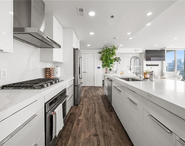 3338 Peachtree Road - Photo Thumbnail 5