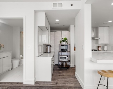 3338 Peachtree Road - Photo Thumbnail 6
