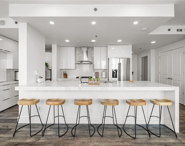 3338 Peachtree Road - Photo Thumbnail 3
