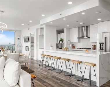 3338 Peachtree Road - Photo Thumbnail 2