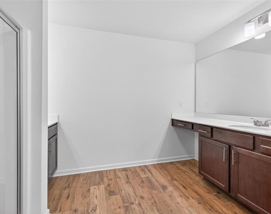 5524 Garens Way - Photo Thumbnail 23
