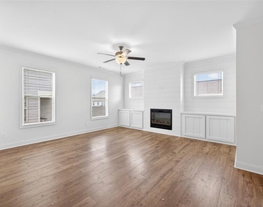 5524 Garens Way - Photo Thumbnail 4