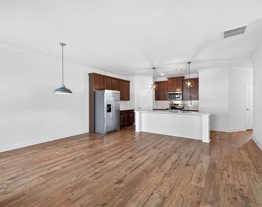 5524 Garens Way - Photo Thumbnail 9