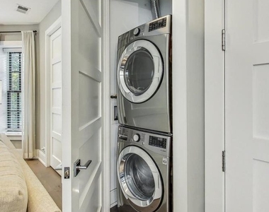 2511 N Francisco Avenue - Photo Thumbnail 10