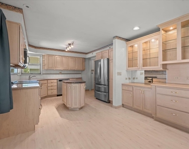 662 Garfield Avenue - Photo Thumbnail 3