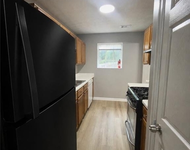 1579 Picadilly Court Ne - Photo Thumbnail 6