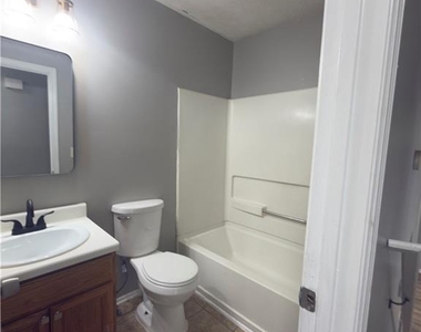 1579 Picadilly Court Ne - Photo Thumbnail 11