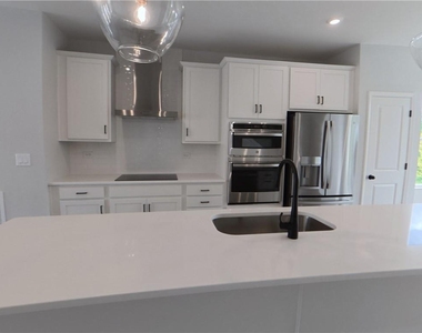 2929 Beaconwood Court - Photo Thumbnail 6
