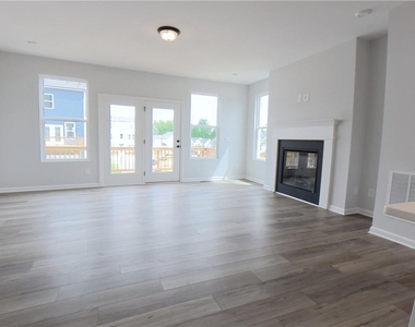 2929 Beaconwood Court - Photo Thumbnail 3
