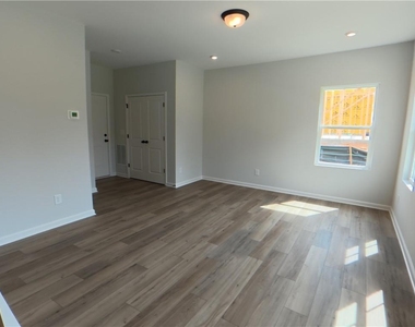 2929 Beaconwood Court - Photo Thumbnail 2