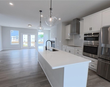 2929 Beaconwood Court - Photo Thumbnail 7