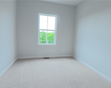 2929 Beaconwood Court - Photo Thumbnail 16