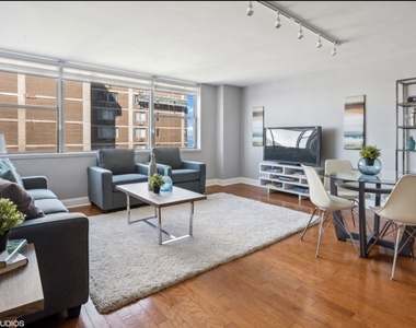 6301 N Sheridan Road - Photo Thumbnail 2