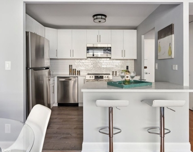 6301 N Sheridan Road - Photo Thumbnail 5