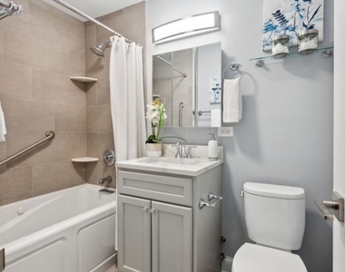 6301 N Sheridan Road - Photo Thumbnail 9