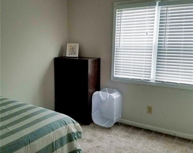 1738 Taylor Street Nw - Photo Thumbnail 8