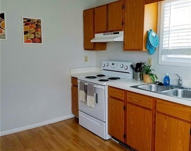 1738 Taylor Street Nw - Photo Thumbnail 3