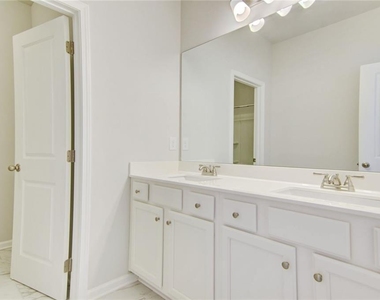 7107 Branch Creek Cove - Photo Thumbnail 32