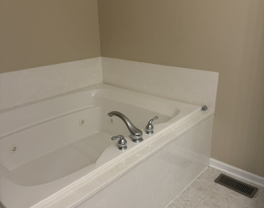 1330 Lunt Court - Photo Thumbnail 4